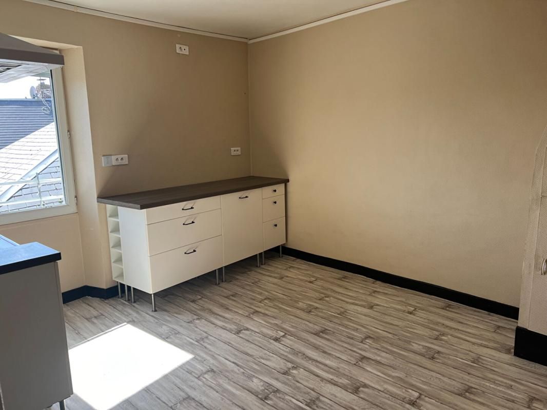 ANGERVILLE Immeuble Angerville 6 pièce(s) 130 m2 2