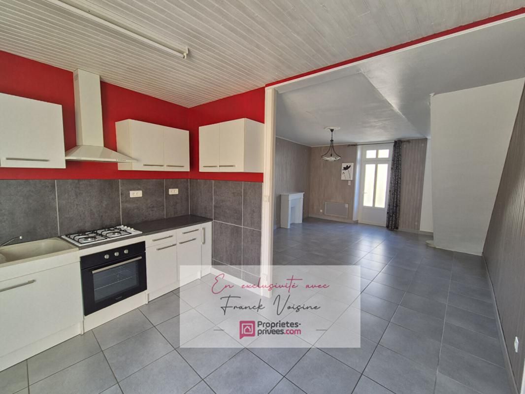 LES HERBIERS A VENDRE en Exclusivité aux Herbiers, Maison de ville de 65 m2 avec 2 chambres et cour fermée 4