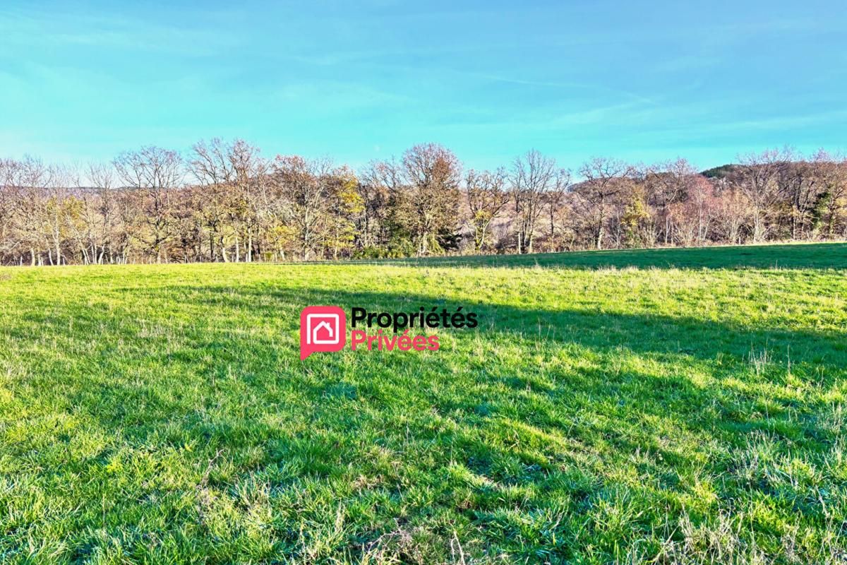 Terrain constructible à vendre centre de Chapdes Beaufort 1810 m2