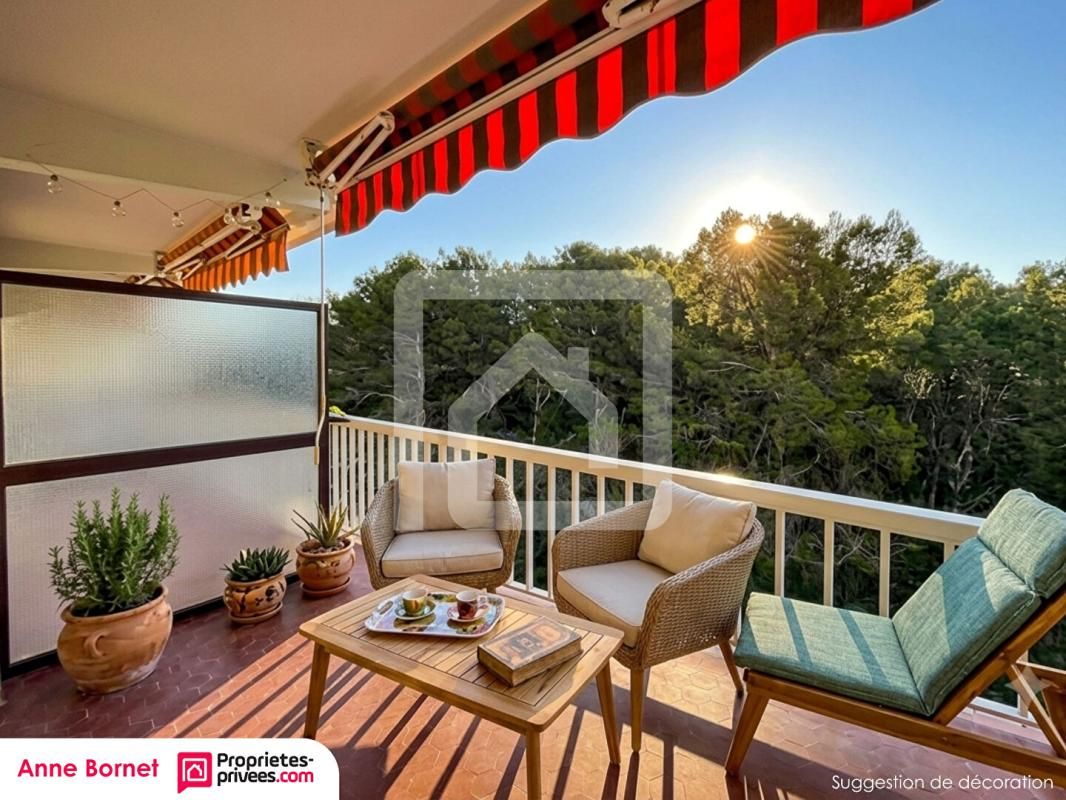 PEYMEINADE Studio 24 m2, terrasse, parc de 4 hectares, parkings 1