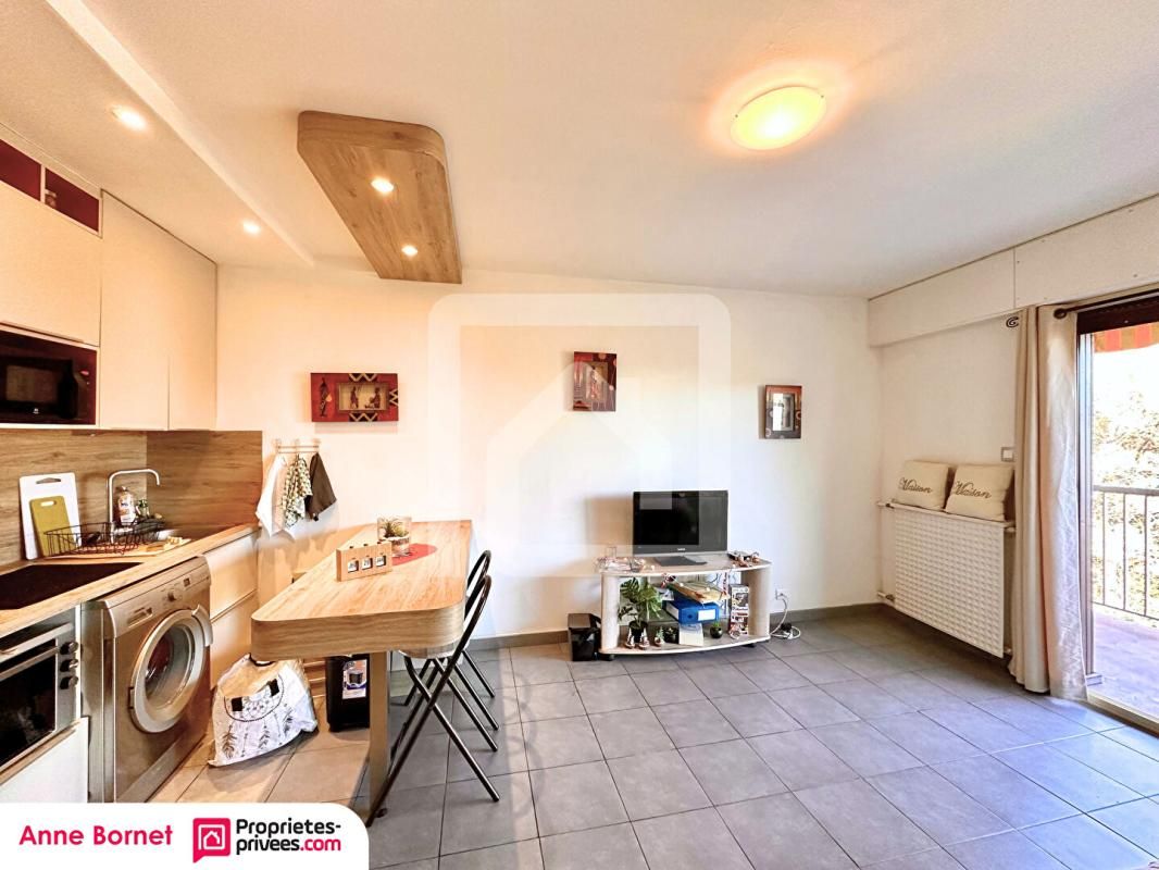 PEYMEINADE Studio 24 m2, terrasse, parc de 4 hectares, parkings 4