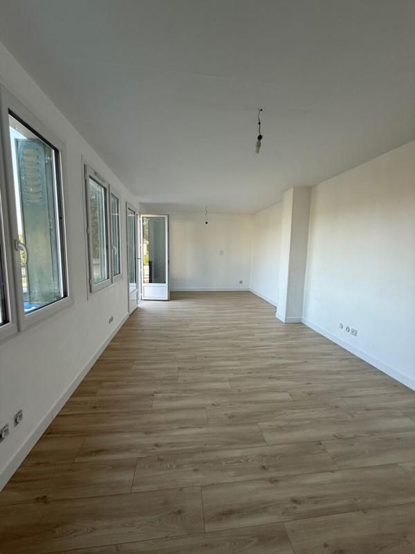 BOIS-GUILLAUME Maison, 94 m2 entièrement rénovée à Bois-Guillaume - 348 000  DPE D 4
