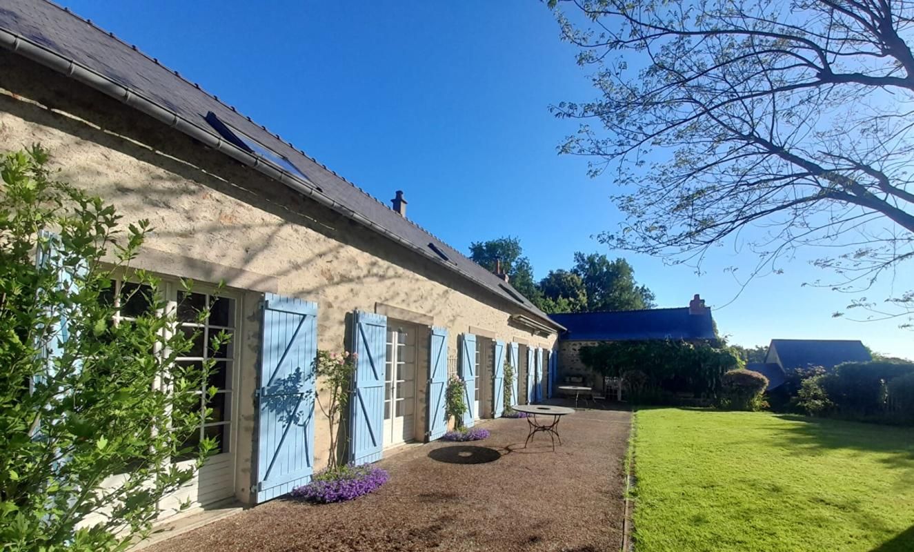 BOUERE Charme et authenticité pour cette maison  sur Bouère 1