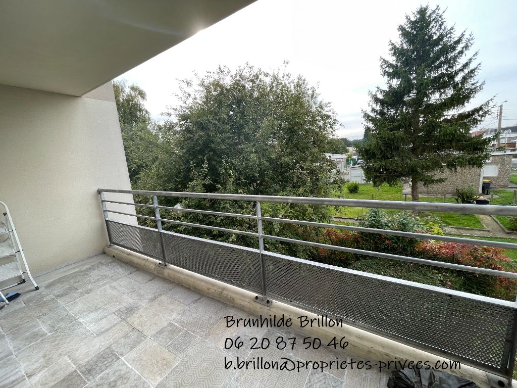 Au calme, vue dégagée, balcon pour cet appartement 1 chambre