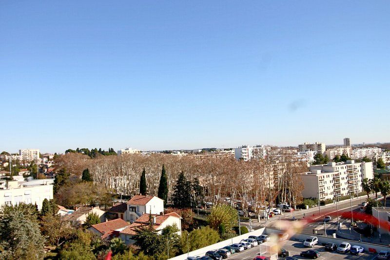 Dernier étage, rénové, proche tramway