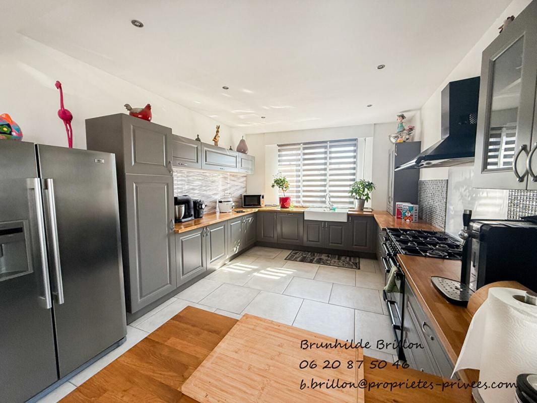 Maison 200M², 3 à 5 chambres, jardin, piscine couverte, garage