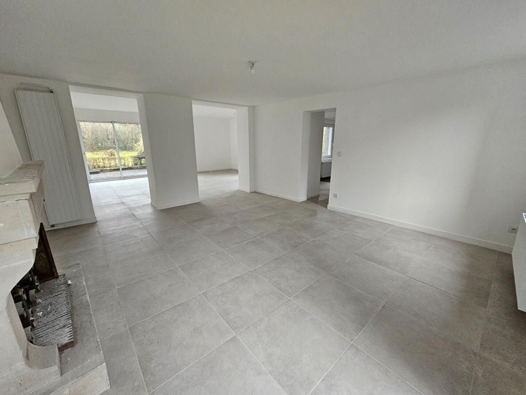 BRUAY-LA-BUISSIERE Maison entièrement rénovée Bruay La Buissiere 5 pièce(s) 170 m2 2